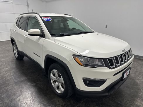 Used 2020 Jeep Compass Latitude w/ Popular Equipment Group AWD/4WD image 3