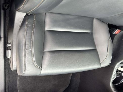 Used 2019 Toyota Highlander XLE image 19