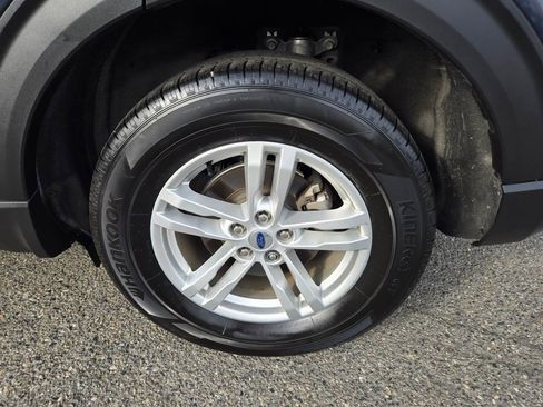 Used 2023 Ford Explorer XLT w/ Equipment Group 202A image 9