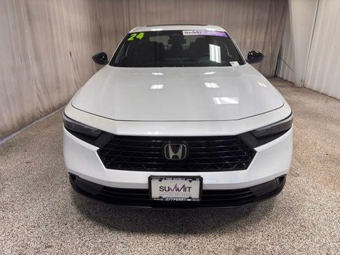 Used 2023 Honda Accord Sport image 4