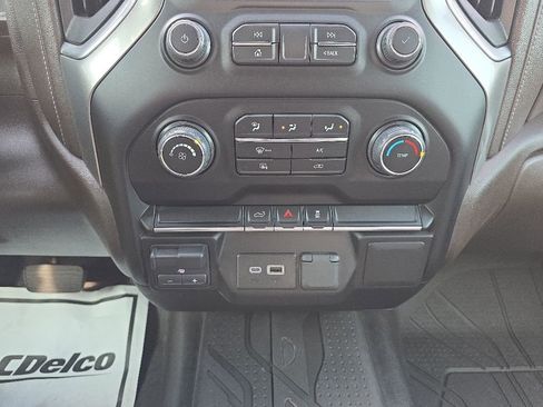 Used 2022 Chevrolet Silverado 2500 LT AWD/4WD image 24