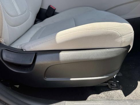 Used 2025 Hyundai Tucson SEL FWD image 12