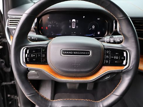 Used 2022 Jeep Grand Wagoneer Series III AWD/4WD image 34