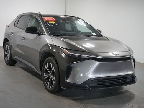 Used 2024 Toyota bZ4X FWD image 3