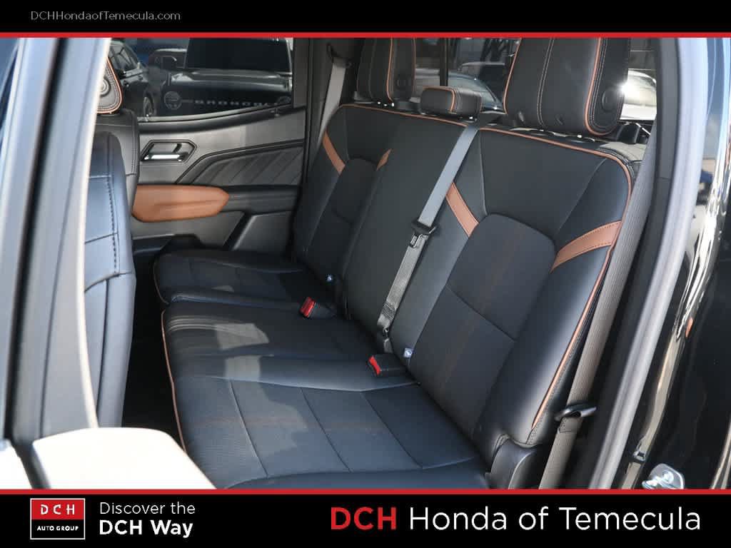 Used 2024 GMC Canyon AT4 w/ Technology Package AWD/4WD image 19