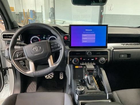 Used 2025 Toyota Tacoma TRD Sport w/ TRD Sport Upgrade Package image 12