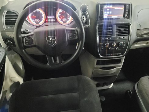 Used 2018 Dodge Grand Caravan SE w/ UConnect Hands-Free Group FWD image 22