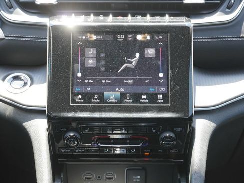 Used 2024 Jeep Grand Cherokee Altitude RWD image 12