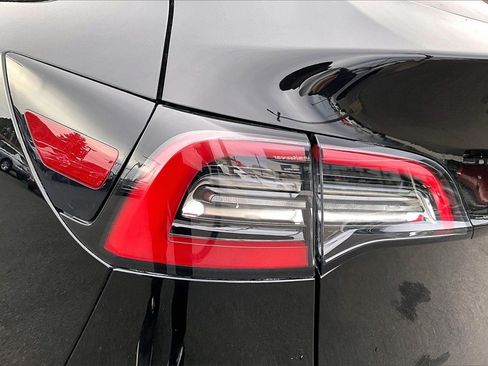 Used 2022 Tesla Model Y Performance image 29