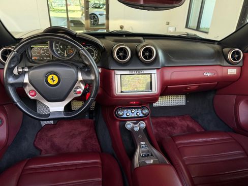 Used 2010 Ferrari California RWD image 44