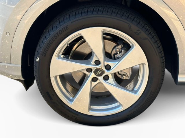 Certified 2025 Audi Q5 Premium AWD/4WD image 10