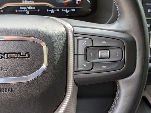 Used 2023 GMC Yukon Denali AWD/4WD image 18