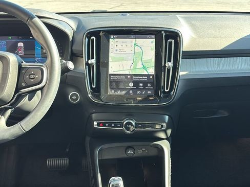 Certified 2026 Volvo XC40 B5 Plus AWD/4WD image 6