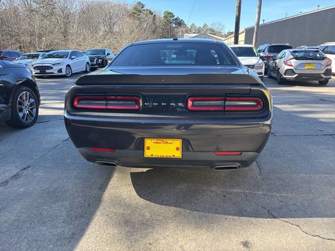 Used 2019 Dodge Challenger SXT w/ Blacktop Package image 6