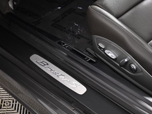 Used 2017 Porsche 718 Boxster S RWD image 33