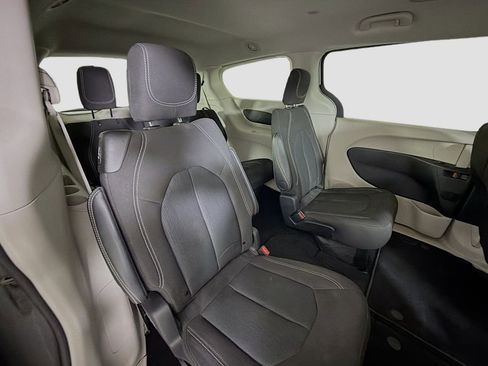 Used 2024 Chrysler Voyager LX image 29