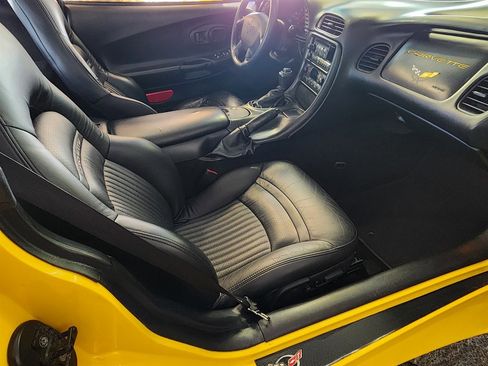 Used 2004 Chevrolet Corvette Coupe w/ Preferred Equipment Group RWD image 25