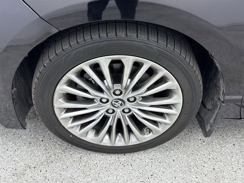 Used 2019 Toyota Avalon Limited image 50