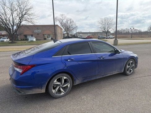 Used 2023 Hyundai Elantra Limited w/ Preferred Accessory Package image 11