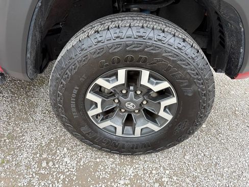Used 2023 Toyota Tacoma TRD Off-Road w/ Technology Package AWD/4WD image 19