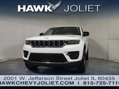 Used 2023 Jeep Grand Cherokee Laredo AWD/4WD image 3