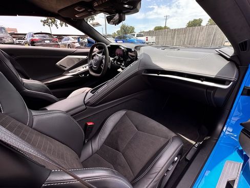 Used 2021 Chevrolet Corvette Stingray Premium Conv w/ Z51 Performance Package RWD image 24