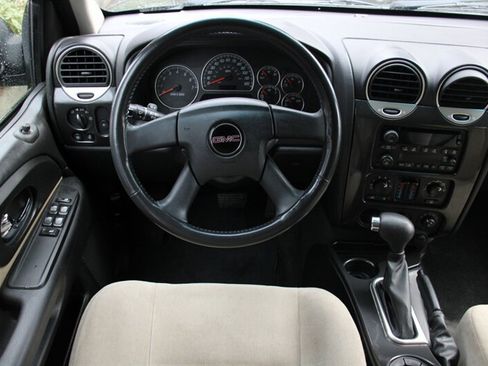 Used 2005 GMC Envoy SLE image 16