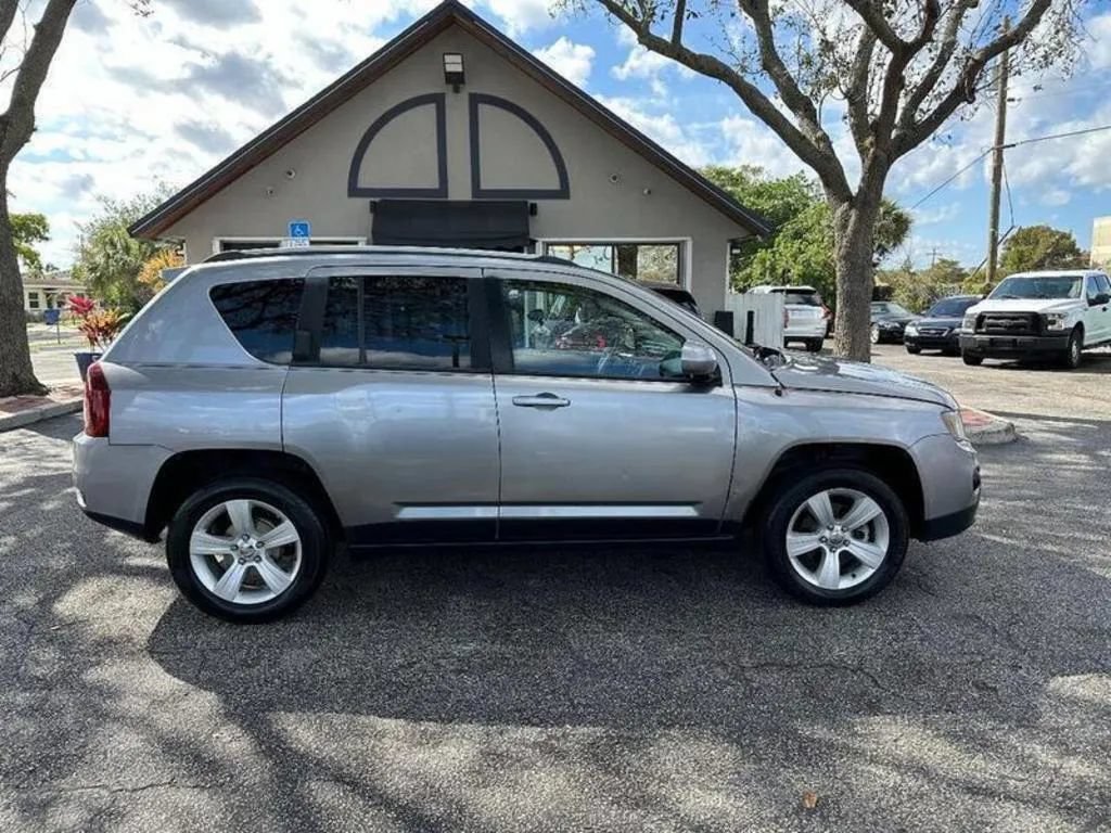 Used 2016 Jeep Compass Latitude FWD image 8