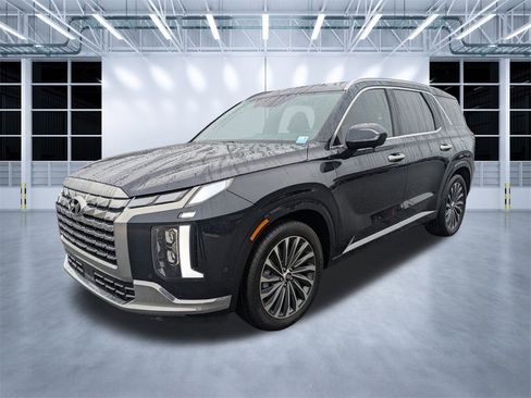 Used 2023 Hyundai Palisade Calligraphy w/ Winter Package image 7