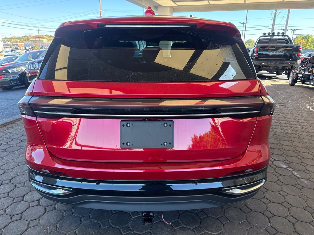 Used 2025 Lincoln Nautilus Premier AWD/4WD image 6