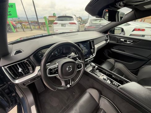 Used 2019 Volvo S60 T5 R-Design image 10
