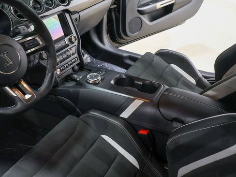 Used 2022 Ford Mustang Shelby GT500 w/ Carbon Fiber Track Pack RWD image 28