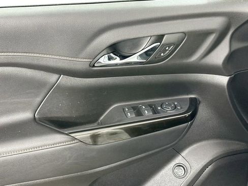 Used 2022 GMC Acadia AT4 image 25