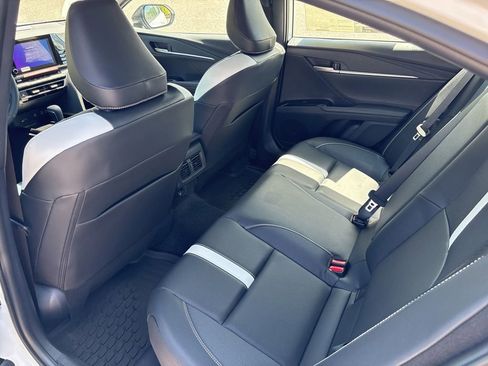 Used 2026 Toyota Camry SE FWD image 15