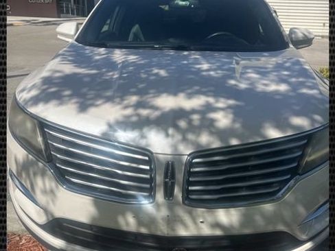Used 2018 Lincoln MKC Premiere FWD image 1
