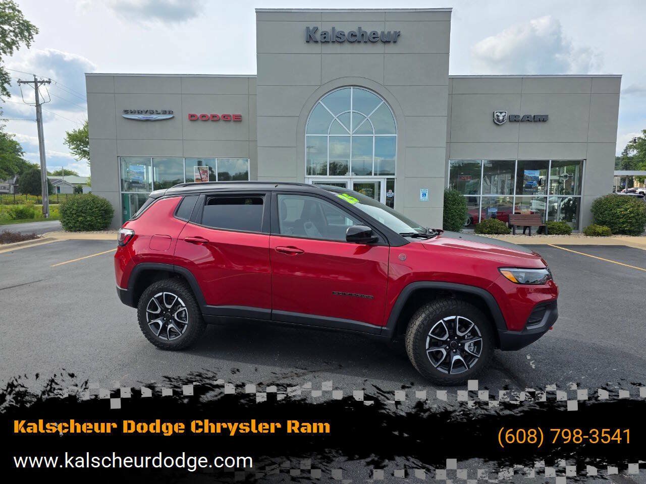 Used 2025 Jeep Compass Trailhawk w/ Trailhawk Elite Group AWD/4WD image 1