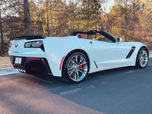 Used 2015 Chevrolet Corvette Z06 w/ 3LZ Preferred Equipment Group image 2
