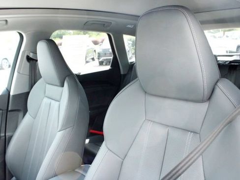 Used 2025 Audi Q5 Premium Plus w/ Premium Plus AWD/4WD image 16