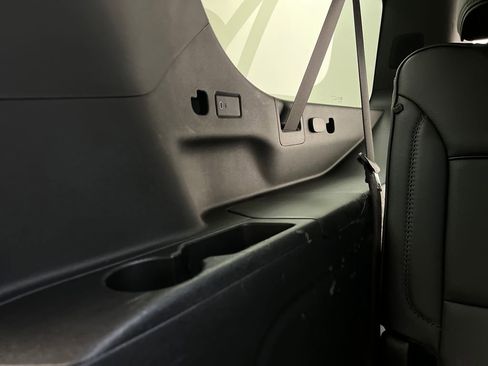 Used 2025 GMC Yukon XL Denali RWD image 30