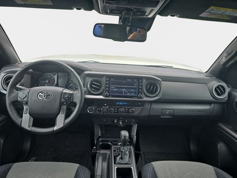 Used 2021 Toyota Tacoma TRD Off-Road AWD/4WD image 10
