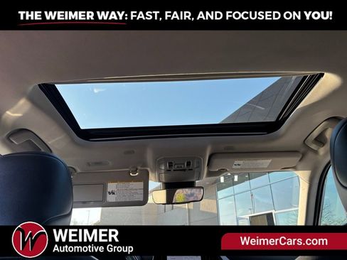 Used 2023 Toyota Highlander XLE AWD/4WD image 11