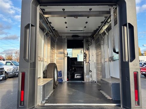 Used 2024 Chevrolet Brightdrop 400 w/ Commercial Equipment Package image 33