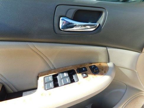 Used 2004 Honda Accord EX image 12