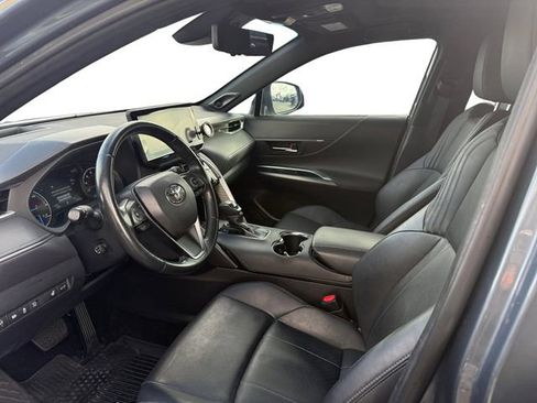 Used 2021 Toyota Venza Limited w/ Advanced Technology Package image 9