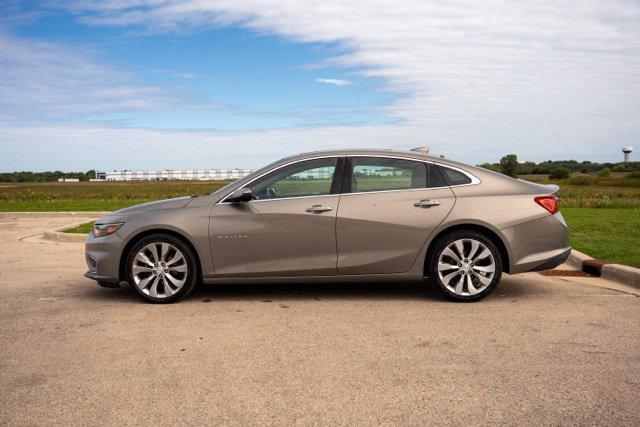 Used 2018 Chevrolet Malibu Premier w/ Premier Sun and Wheel Package FWD image 4