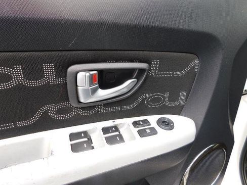 Used 2012 Kia Soul + image 12