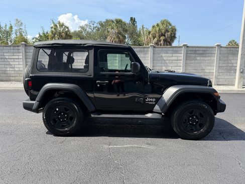 Used 2020 Jeep Wrangler Sport AWD/4WD image 7