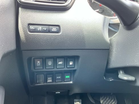 Used 2019 Nissan Rogue SV AWD/4WD image 19