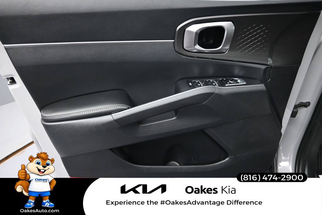 Certified 2026 Kia Sorento S w/ S Panoramic Sunroof Package FWD image 9