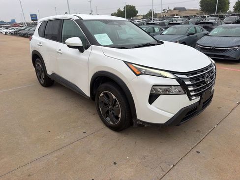 Used 2025 Nissan Rogue SV FWD image 7